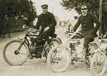 Vlevo model BZP, vpravo model BZ rok 1903